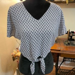 Sim & Sam Dolman Sleeve Tie-front Crop Top